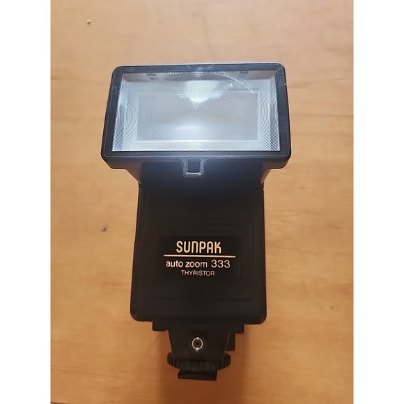 SUNPAK AUTO ZOOM 333 THYRISTOR VTG CAMERA FLASH DEVICE 2077A JAPAN - Picture 1 of 5